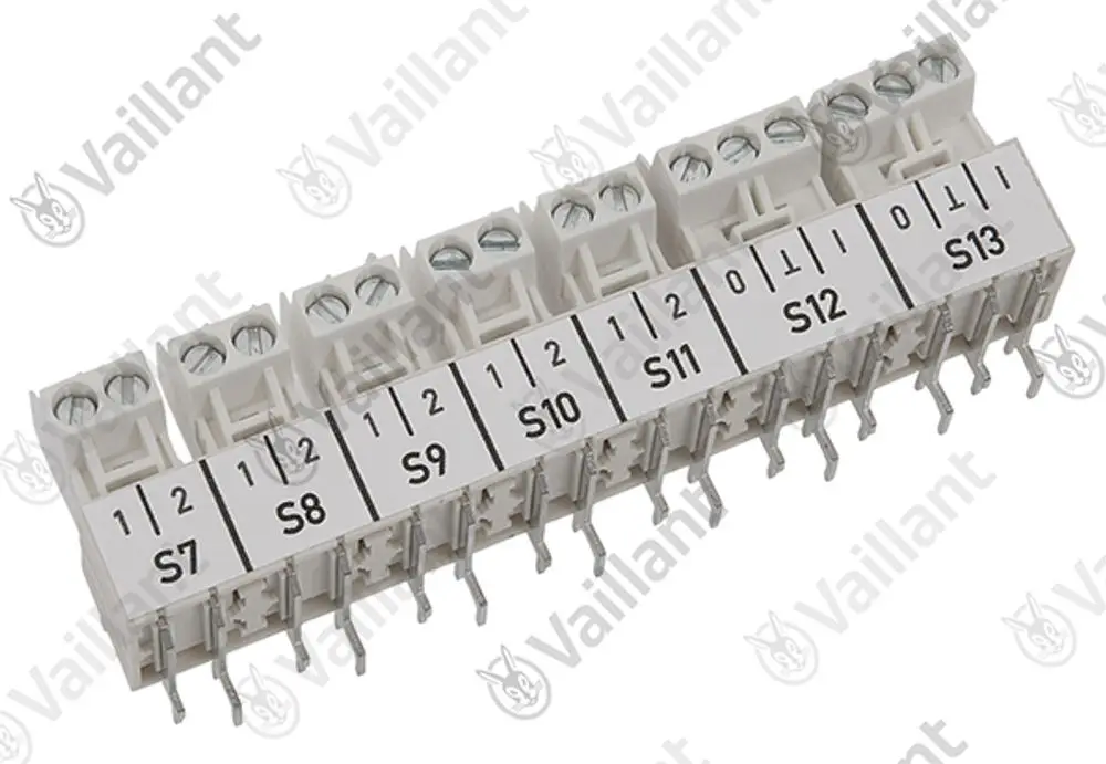 Vaillant Steckverbinder mit mehreren Anschlussklemmen, beschriftet von S7 bis S13, auf hellem Hintergrund angeordnet.